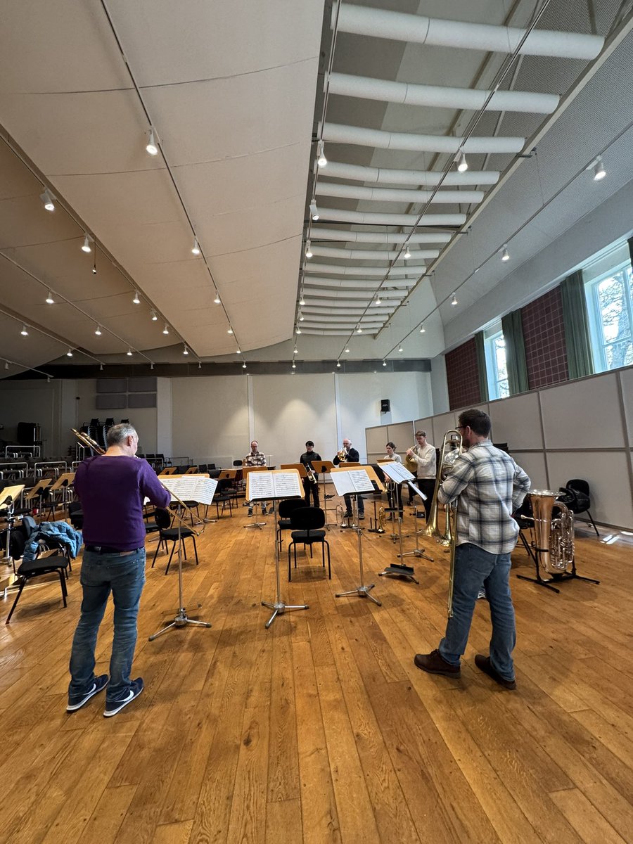 honefuki's tweet image. 明日の夜はオケの金管メンバーでアンサンブルのコンサート！
今日から夫は金五のツアー行ったので明日はベビーシッターさんに夕方からお願いしてお子を寝かせてもらうところまでしてもらう。
まぁ寝る時間になったら準備をしてベッドに入れるだけなので寝かしつけというほどのことでもないんだけど🙃