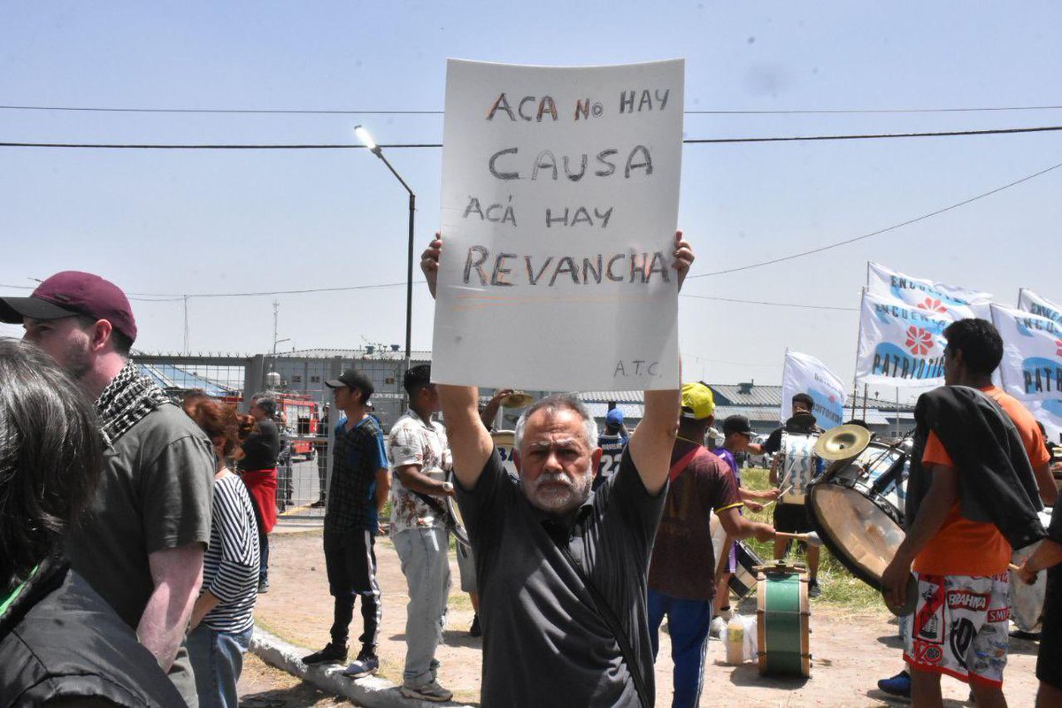 🇦🇷 Nos convocamos frente al Hospital Penitenciario de Ezeiza para repudiar las precarias condiciones de detención y exigir el cese de la injusta persecución política que sufre Julio De Vido.