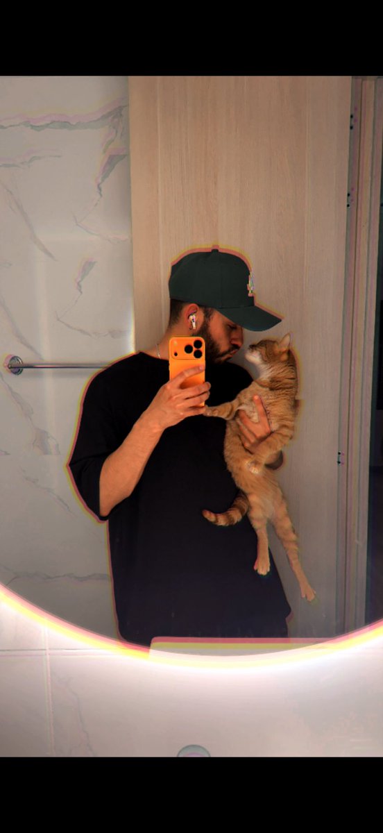 BrayanQue's tweet photo. Qué sabes de amor si nunca te ha elegido un gato con sus siete vidas. 🧡 https://t.co/ypASfccveL