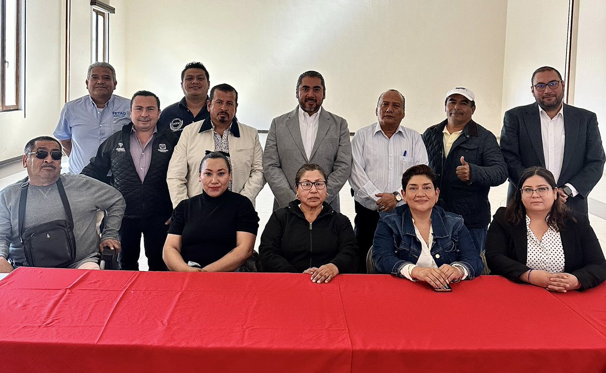 Celebramos en el <a href="/qromunicipio/">Municipio de Querétaro</a> esta reunión histórica convocada por <a href="/FeliFerMacias/">Felipe Fernando Macías</a> con líderes de tianguistas, quienes se reúnen lejos de antagonismos; ellos cuentan con permisos históricos pero están sumados al #PlanOrden que busca construir mejores condiciones para todos.