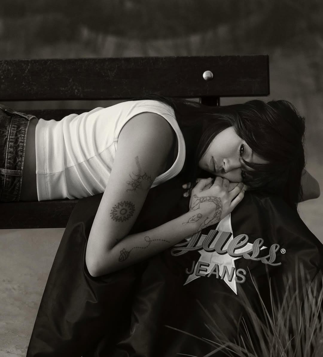 beabadoobee just posted a photo.

me for @.guessjeans👖