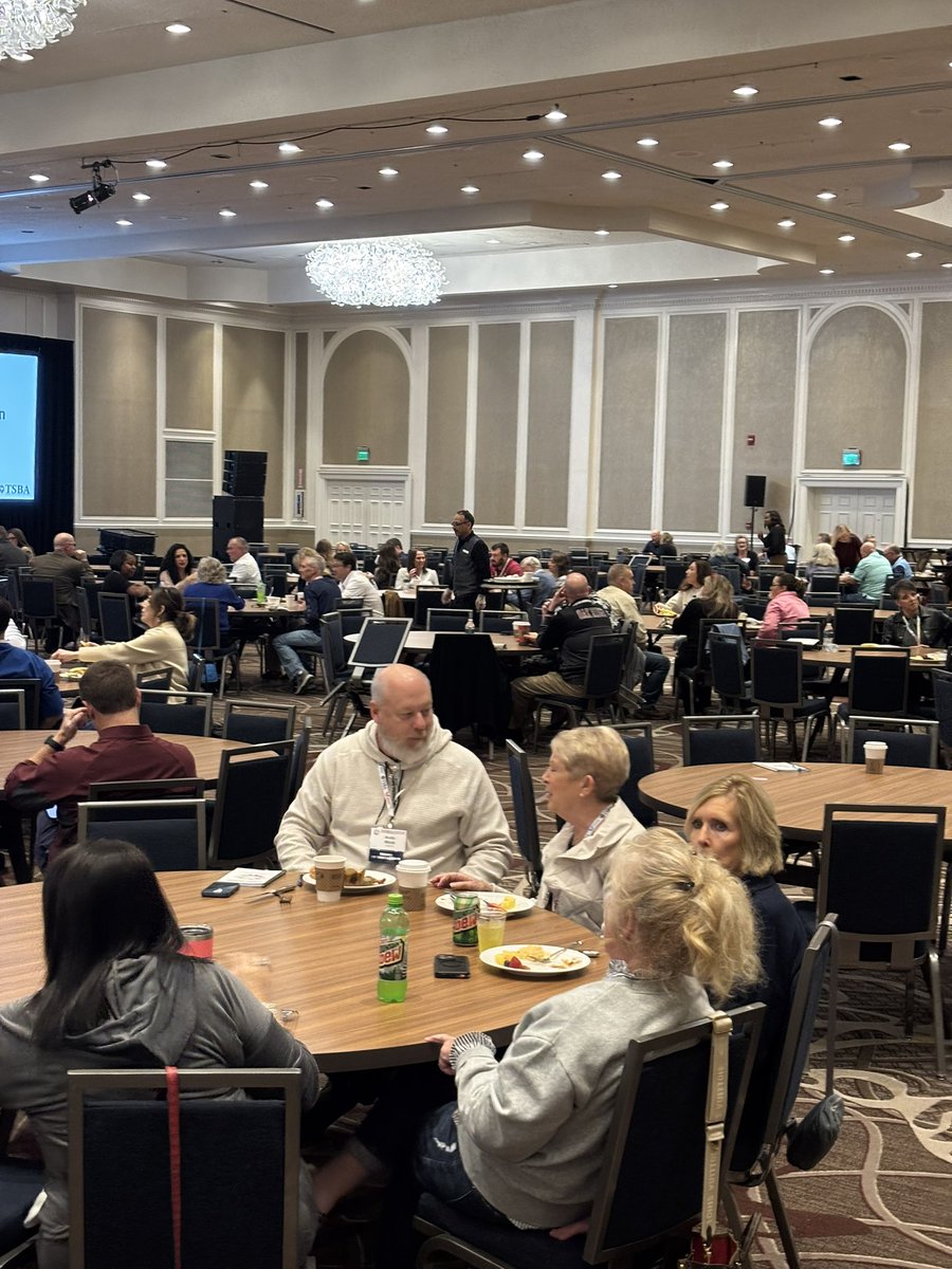 DrJhodge1906's tweet image. Question: 
As a #keynote #speaker, how do you effectively engage a conference room filled with hundreds of state/local #leaders &amp;amp; #politicians for an hour?

Answer: 
Don’t talk about politics!! 
Stick to UNIFYING themes.  #COSSBA