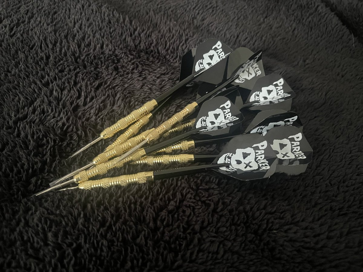 drewparkerposts's tweet image. POKÉMON CARDS AND RESTOCK OF CUSTOM DARTS ADDED TO THE MERCH STORE.

Catch ‘em all or catch these hands. 🥊