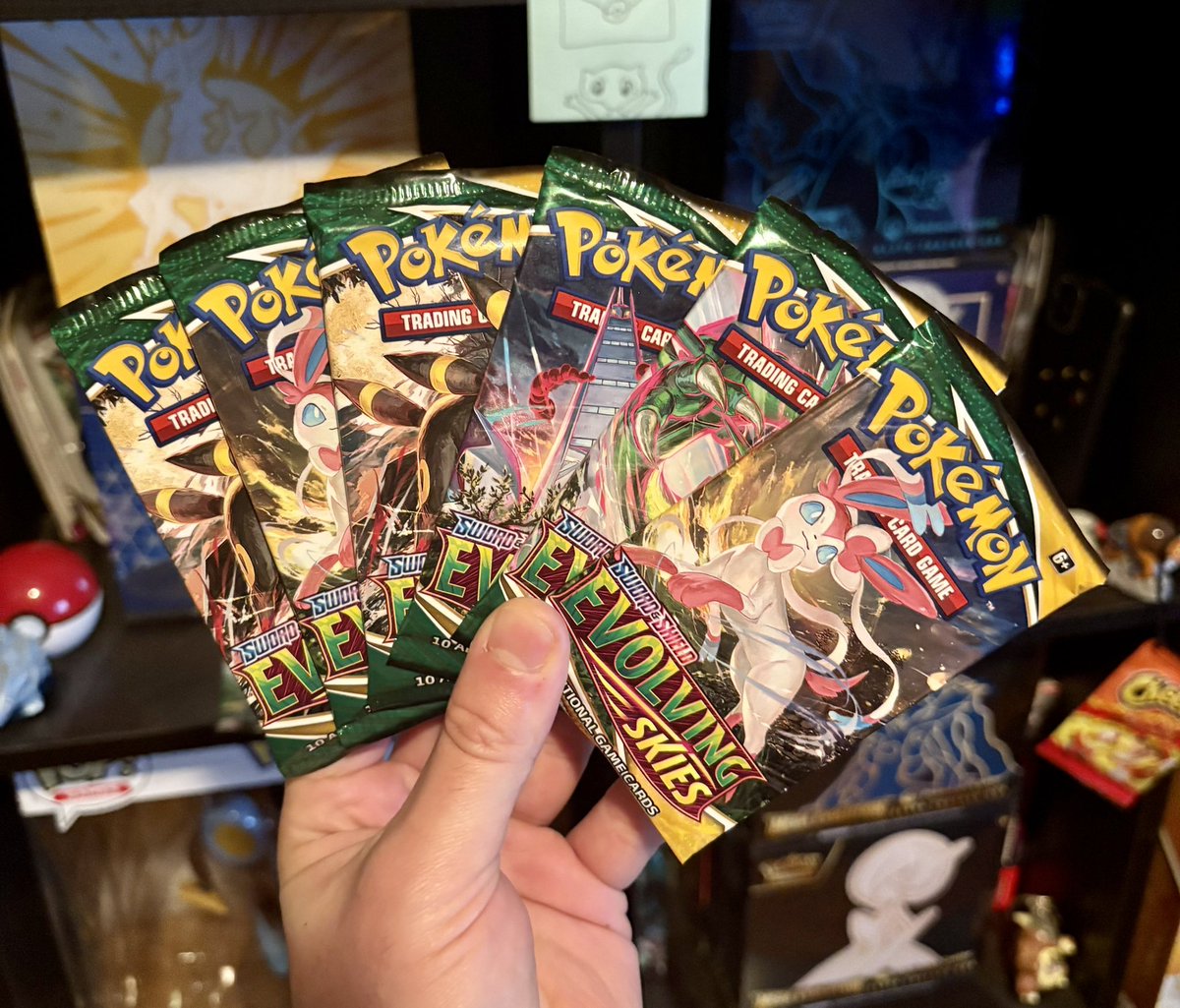 parkyspokestop's tweet image. 🧇 Evolving Skies 🧇 

6 loose Evolving Skies packs (all from random collection boxes owned by me)

2 minute 🦆 race live on X!

$10 a 🦆 with 19 🦆’s total! And a max of 3 🦆’s!

RT for a chance at a free spot ❤️

Also, shipping is included in the US :)