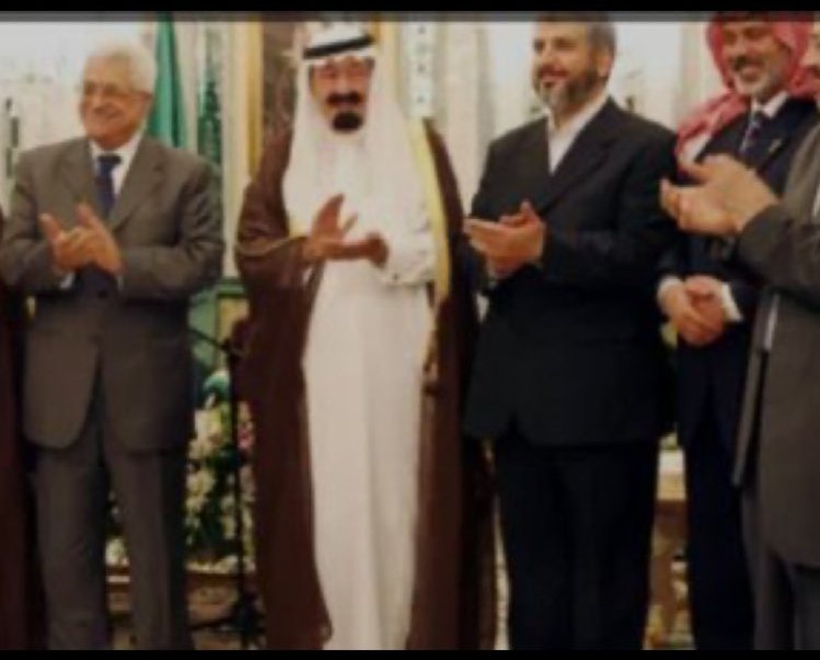 قطعوا كل المبادرات التي كانت ستجنبهم هذه الحرب قطعوا إتفاق الجزائر الذي جمع الفصائل مع السلطة وقال تبون أنهم لم يردو عليه لليوم 
إتفاق مكة(السعودية)إنتهى بنقض الإتفاق بمجرد الرجوع لفلسطين
واليوم حبو يورطو الجزائر ويحرجوهاويمسحو فيها موس الخيانة والفشل أمشو رنكو مع دولتي وما تقرره