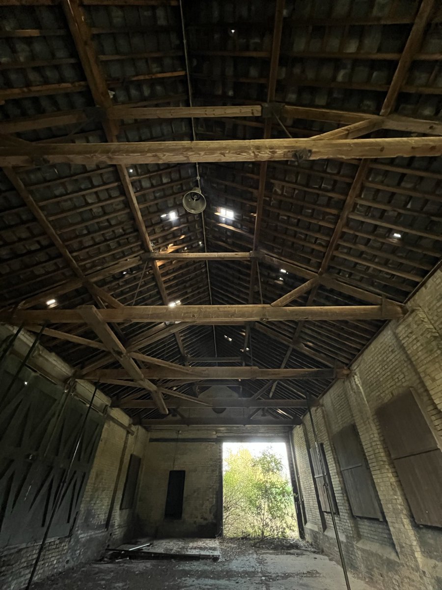 RailwayHeritage's tweet photo. A visit today to one that’s been on our agenda for some years - #Bearstead Good Shed. All the more special as the site houses a weigh bridge and building, plus remains of an old cattle dock. Working with Network Rail and local stakeholders, we hope to find a new use for the area. https://t.co/yo6u8sglg0