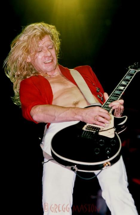 DefLeppardRB's tweet image. The Mighty #SteveClark of #DefLeppard 15th November 1987

Austin Texas gets a show on the Hysteria tour at Frank Erwin Center.

Steve pictured at the gig by Gregg Mason.