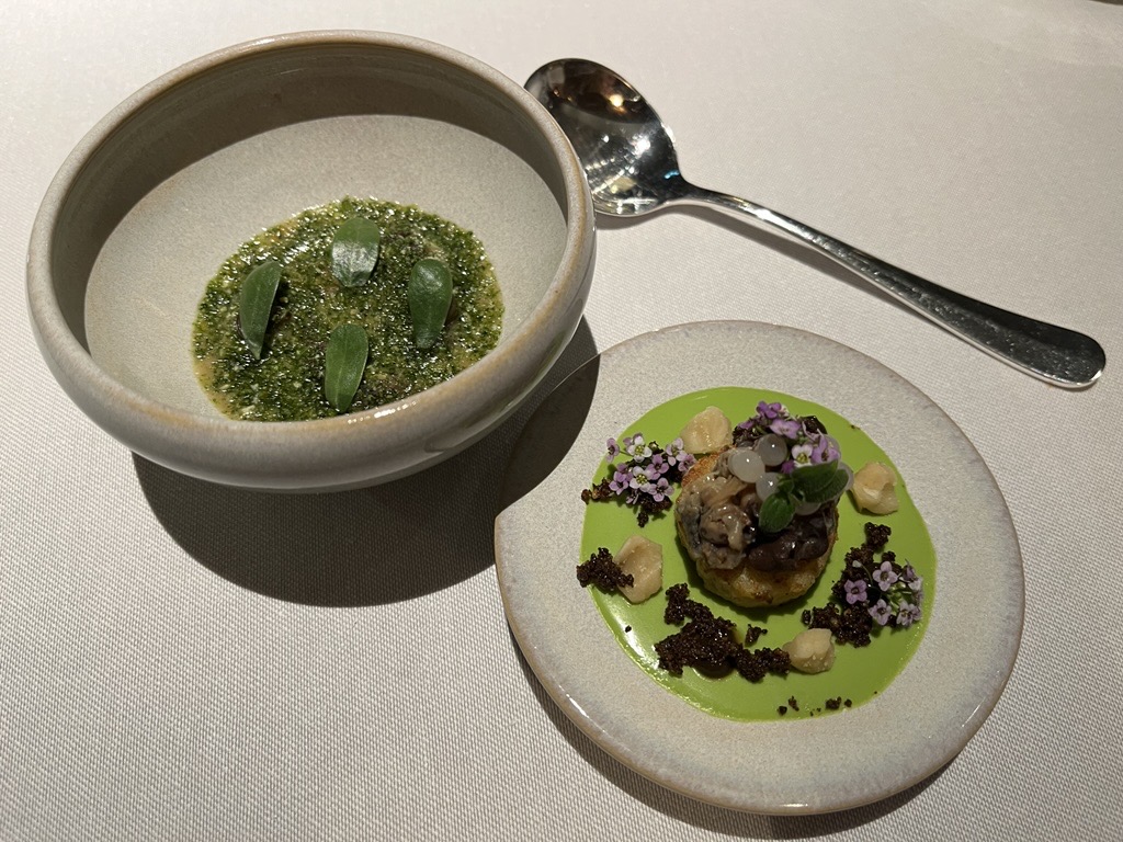 MichelinGuideUK's tweet image. Pure Polish flavours at Restaurant Rozbrat 20

#MICHELINStar #Warsaw #Poland 

guide.michelin.com/pl/en/masovia/…