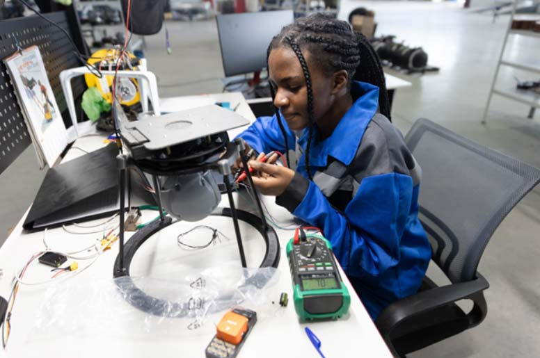 Pretorius_Will0's tweet image. Don’t fall victim to travel agencies involved with Alabuga Start. These agencies often market through social media, promising easy visas and lucrative jobs, but the reality is harsh exploitation and forced work. Leave comments under their posts to warn others. 
#AlabugaStop