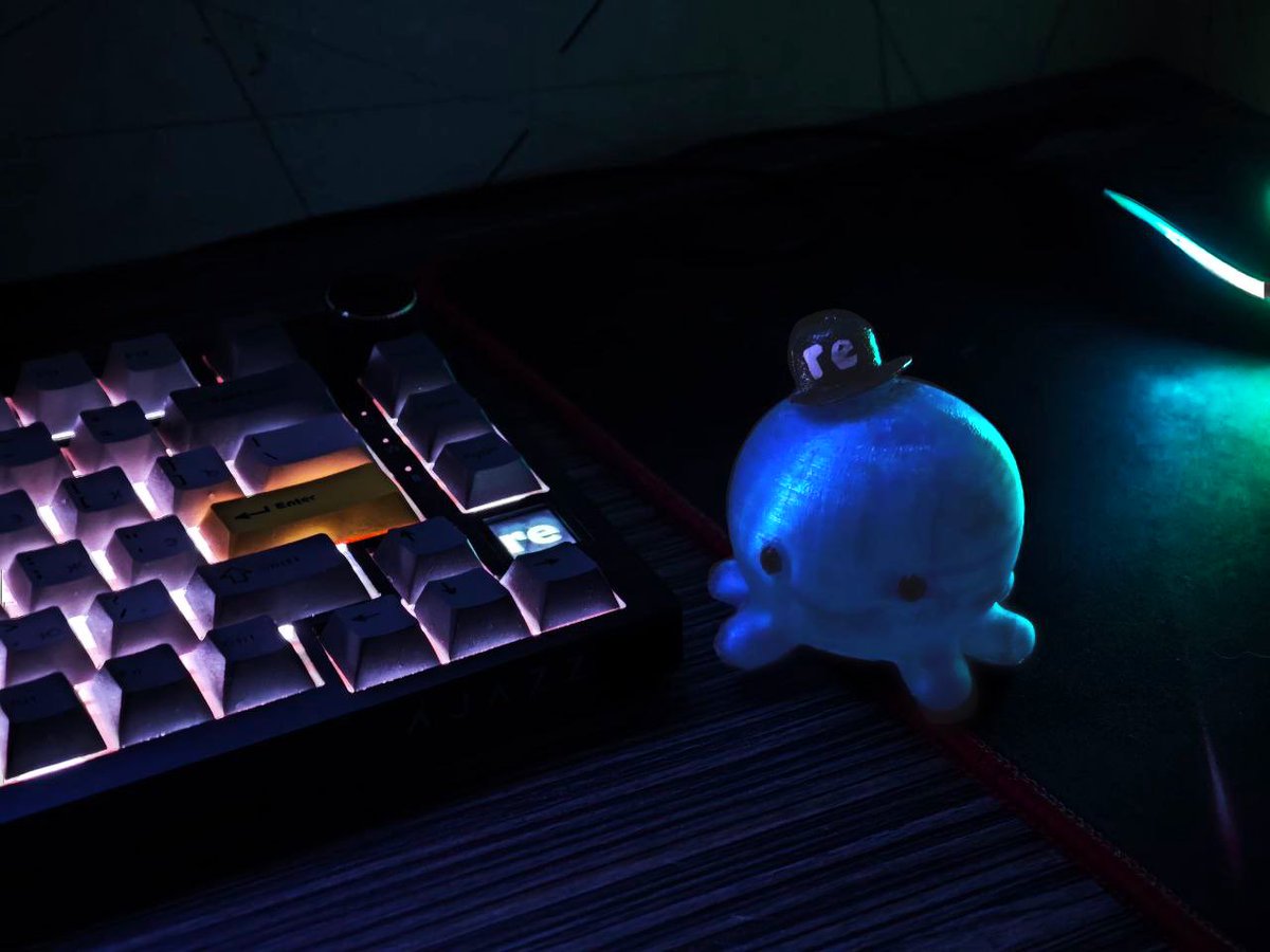 cryptotarolog's tweet photo. Not so long ago, I came up with the idea of doing something creative for @re. 

Now, take a look at this cutie, printed on 3D. Octo, as you know, is the mascot of the project and an integral part of our team❤️‍🔥

Now, his little copy will be working at my desk and will (re)ally bring me joy!
