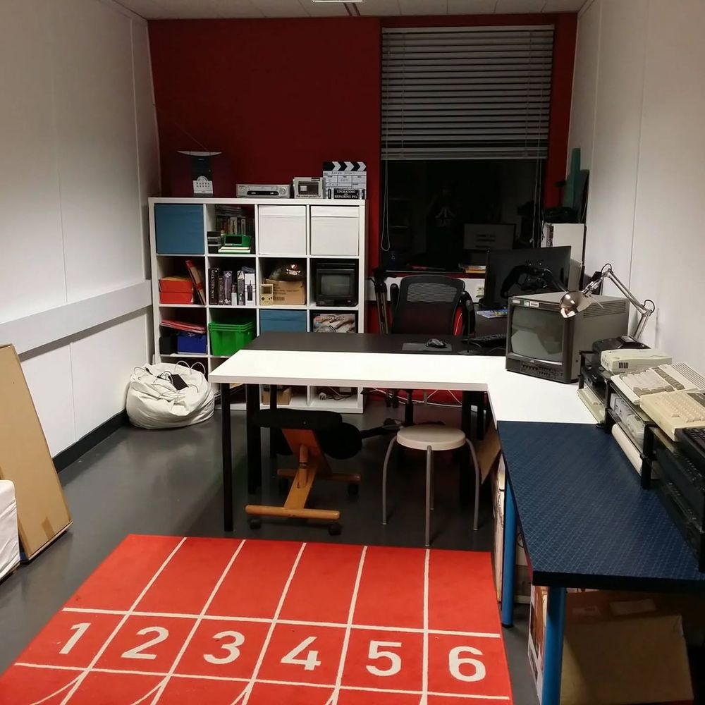 nostalnerd's tweet image. Can&apos;t believe it&apos;s been 8 years since i got my first &quot;office&quot; for this crazy YouTube journey. Thank you to everyone that has joined me on this ride! May it continue 😀