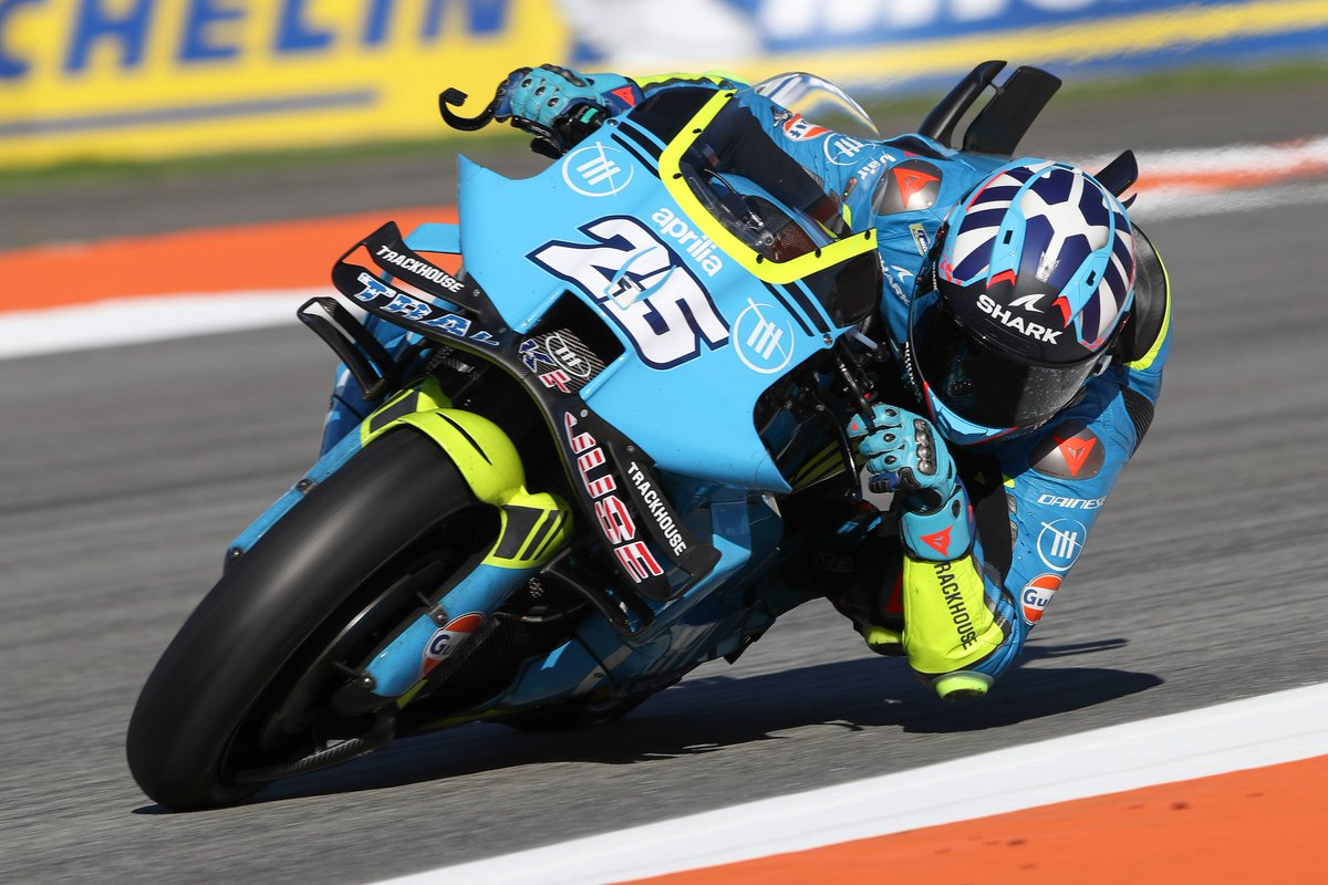 Swinxy's tweet photo. Raúl Fernández lidera el doblete de Aprilia y Toprak Razgatlioglu inicia 2026 brillando
https://t.co/ceyxaMHvqE
Crónica y resultados #ValenciaTest #MotoGP2026 https://t.co/1tAqCcLlHw