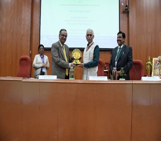 PIBAYUSH's tweet image. @PCIMH_ (Pharmacopoeia Commission for Indian Medicine &amp;amp; Homoeopathy) @moayush conducts Awareness Programme on ‘Pharmacopoeial Parameters of ASU&amp;amp;H’

Read:-
pib.gov.in/PressReleasePa…