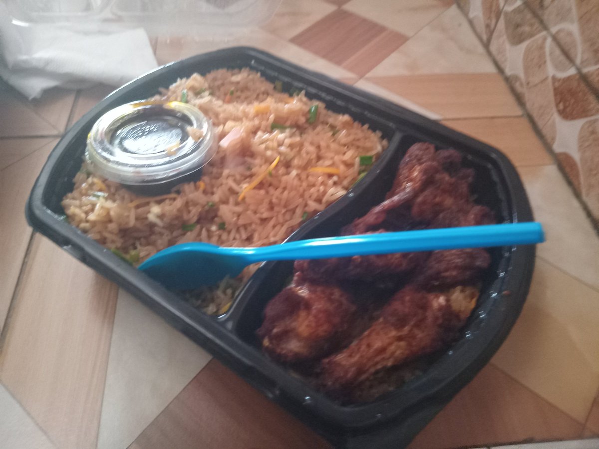 Anokyewaaa77672's tweet photo. Someone tell @barbecuecitygh they are doing good job and they should continue my daughter collected my food. Im in a good mood after a stressful day https://t.co/WMXFoPign3