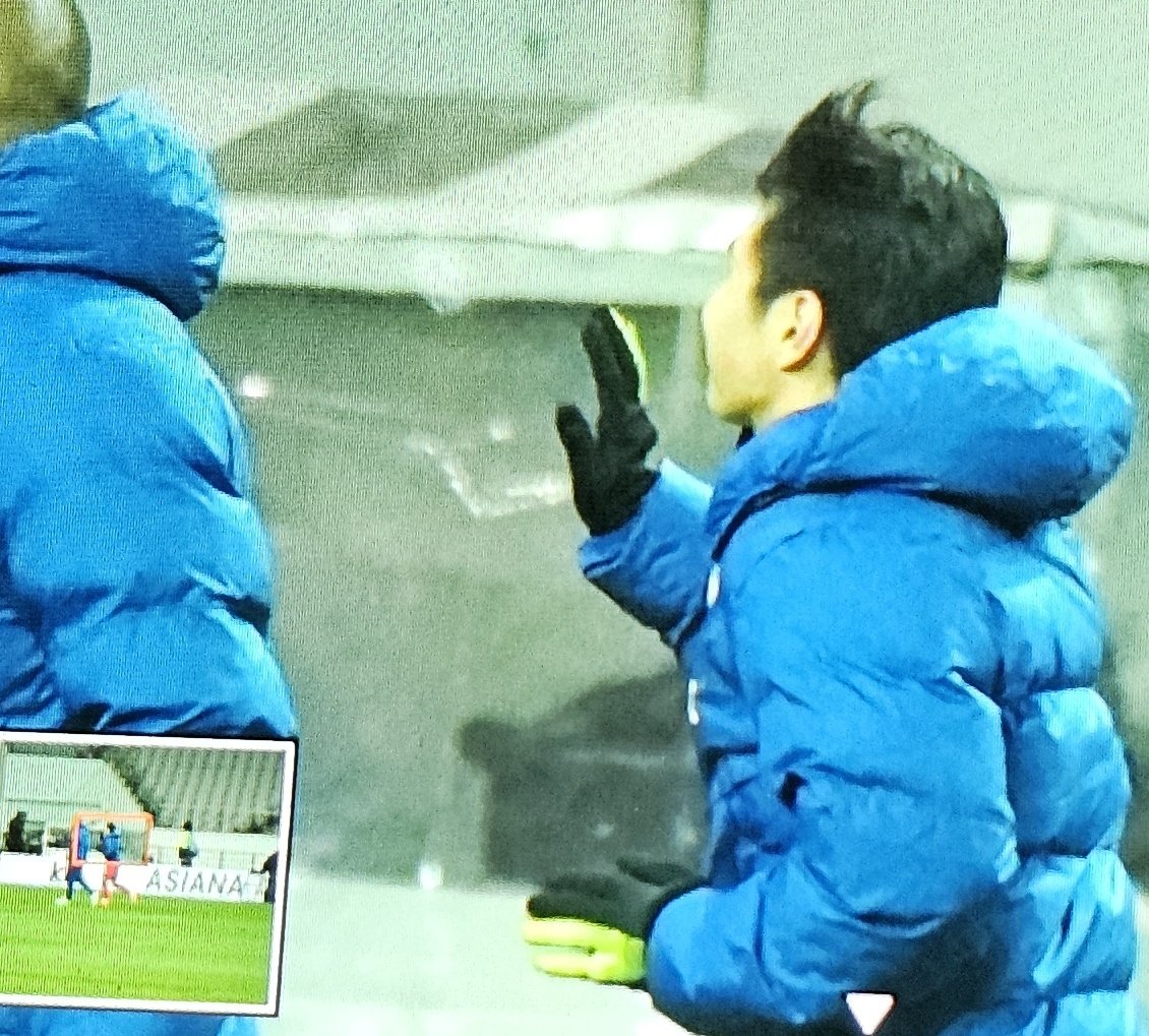 팔랑팔랑 뛰면서 웃어주느라 광대 나와있는거 넘 아랑스러워