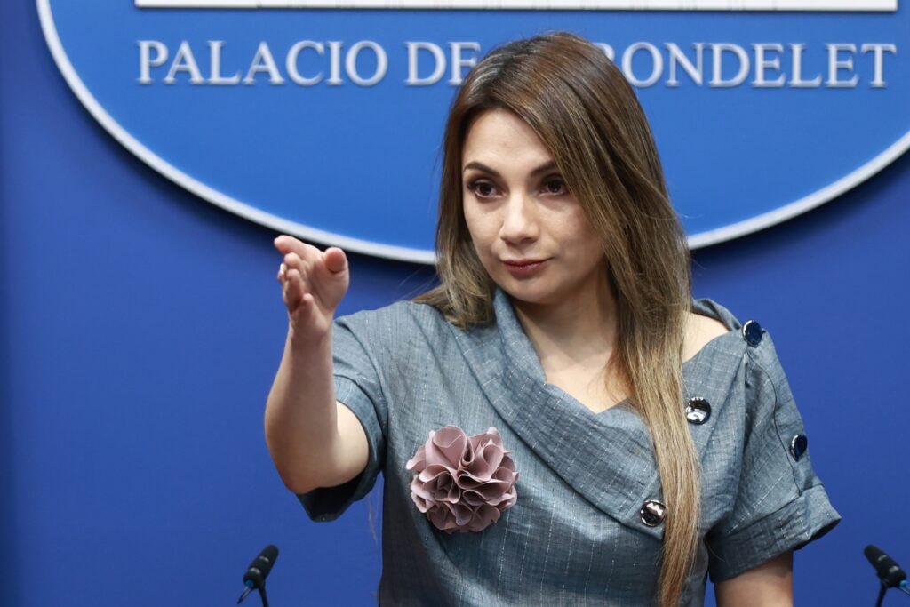 HASTA AQUÍ LLEGÓ - CAROLINA JARAMILLO FUE SEPARADA DEL GOBIERNO

A través de un comunicado, la Secretaría General de Comunicación de la Presidencia informó que Carolina Jaramillo Garcés culminó sus funciones como portavoz oficial del Gobierno y que el presidente Daniel Noboa