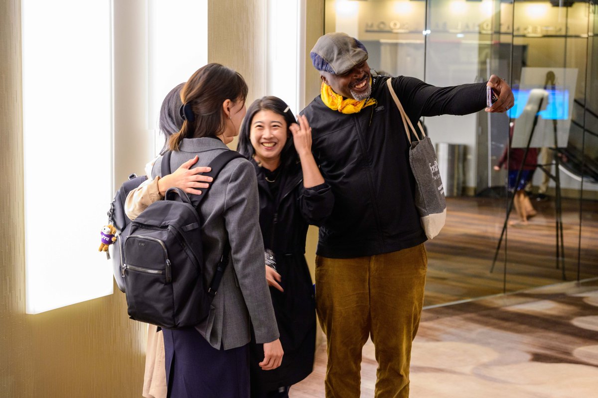 AMIAinformatics's tweet image. The smiles tell the story at #AMIA2025: when we gather in person, we&apos;re not just attending a conference. We&apos;re strengthening the bonds that make our profession stronger.

#HealthInformatics #HealthcareInnovation #Networking