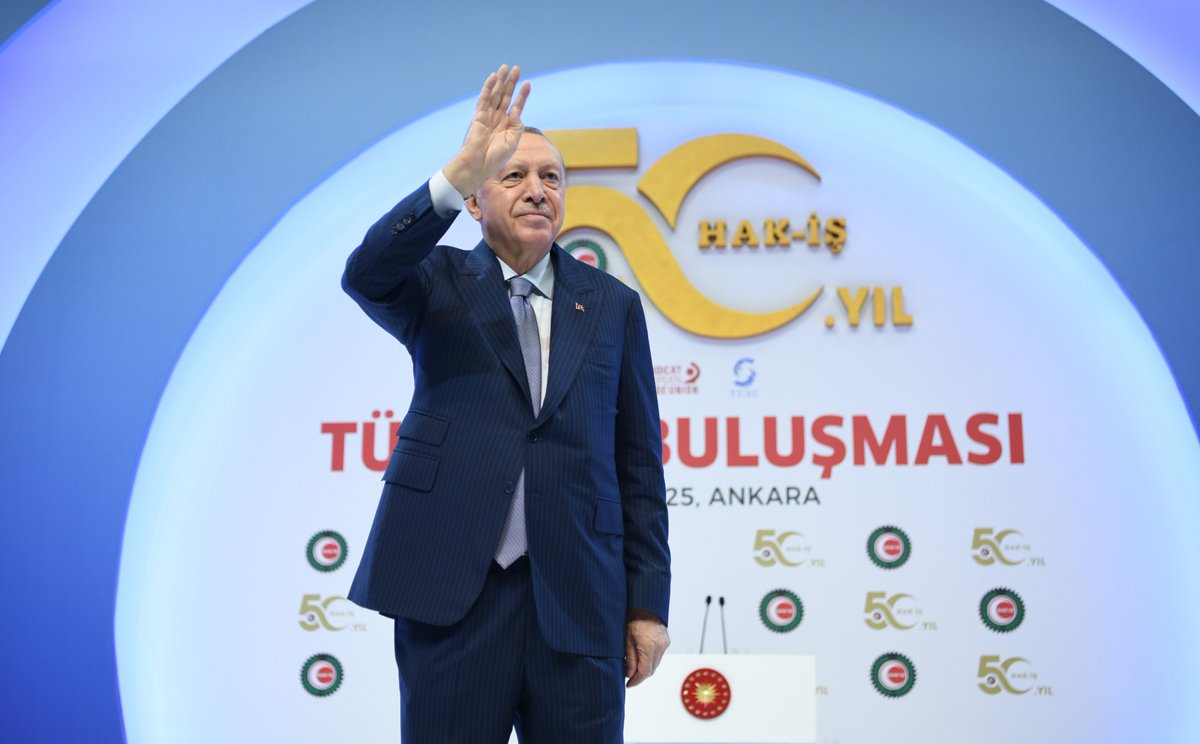 hizmetissendika's tweet photo. HAK-İŞ’TEN 50. YILINDA GÖRKEMLİ BULUŞMA

CUMHURBAŞKANI ERDOĞAN, HAK-İŞ TEŞKİLATINA SESLENDİ

“HAK-İŞ KÖKLÜ BİR YÜRÜYÜŞÜN, ALIN TERİYLE YOĞRULMUŞ BİR DAVANIN ADIDIR”

Cumhurbaşkanı Recep Tayyip Erdoğan, Konfederasyonumuzun HAK-İŞ’in 50. Yıl etkinlikleri çerçevesinde düzenlenen “HAK-İŞ Türkiye Buluşması” programına katıldı.

Ayrıntılar👇
https://t.co/ybWRuVxl8u