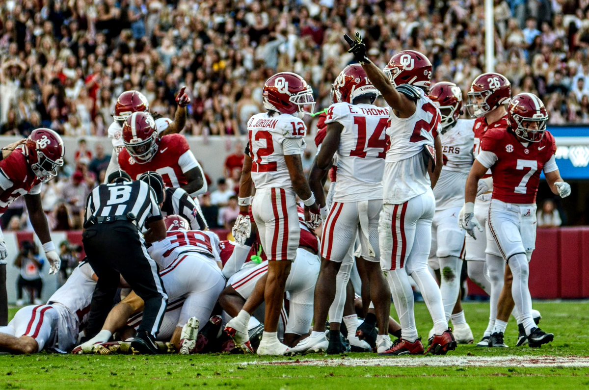 CarsonDField's tweet image. Brent Venables on the #Sooners three takeaways vs Alabama:

“Our guys were relentless and obsessed with forcing turnovers… our mindset was, ‘There was no path without the turnovers.’”