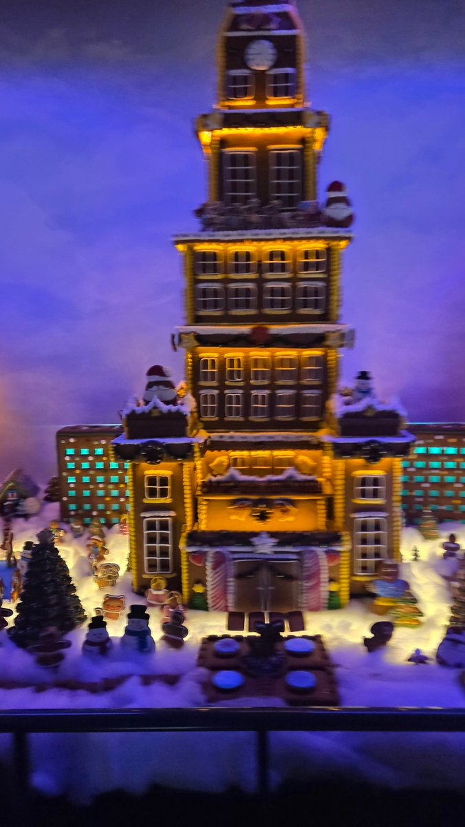 Miasto z Piernika otwarte w Warszawie!

Dwa intensywne dni. wczoraj zorganizowaliśmy dzień przedpremierowy dla 60 tworców internetowych. 

Dzisiaj oficjalne otworzyliśmy dla zwiedzajacych z "tradycyjnymi" mediami.

25 listopada otwieramy we Wrocławiu, a 26 listopada w Gliwicach.