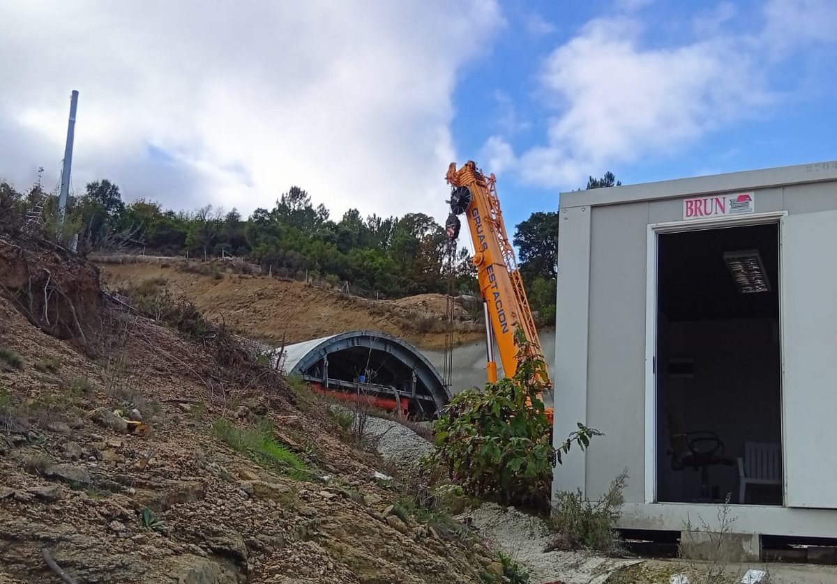 galizaCIG's tweet image. ‼️A @fcmcig denuncia xornadas abusivas e falta de seguridade tras unha nova morte nas obras do AVE en Ourense

⚠️Leva anos alertando da situación de explotación que padecen as persoas traballadoras e a alta sinistralidade laboral na zona

ℹ️ tinyurl.com/5n7fy45x

#AVE #Ourense