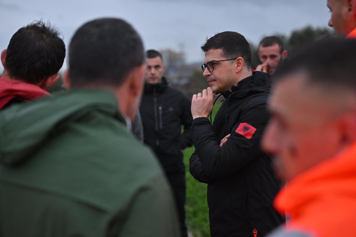 Kudo në Shqipëri, nga Thethi, Lezha, Miloti, Mamurrasi, Thumana e deri në Finiq, në gjithë zonat e prekura nga reshjet, Forcat e Armatosura të Shqipërisë⚔️ janë në gatishmëri maksimale për të ndërhyrë në ndihmë të strukturave civile dhe banorëve. 🇦🇱

Së bashku me Agjencia