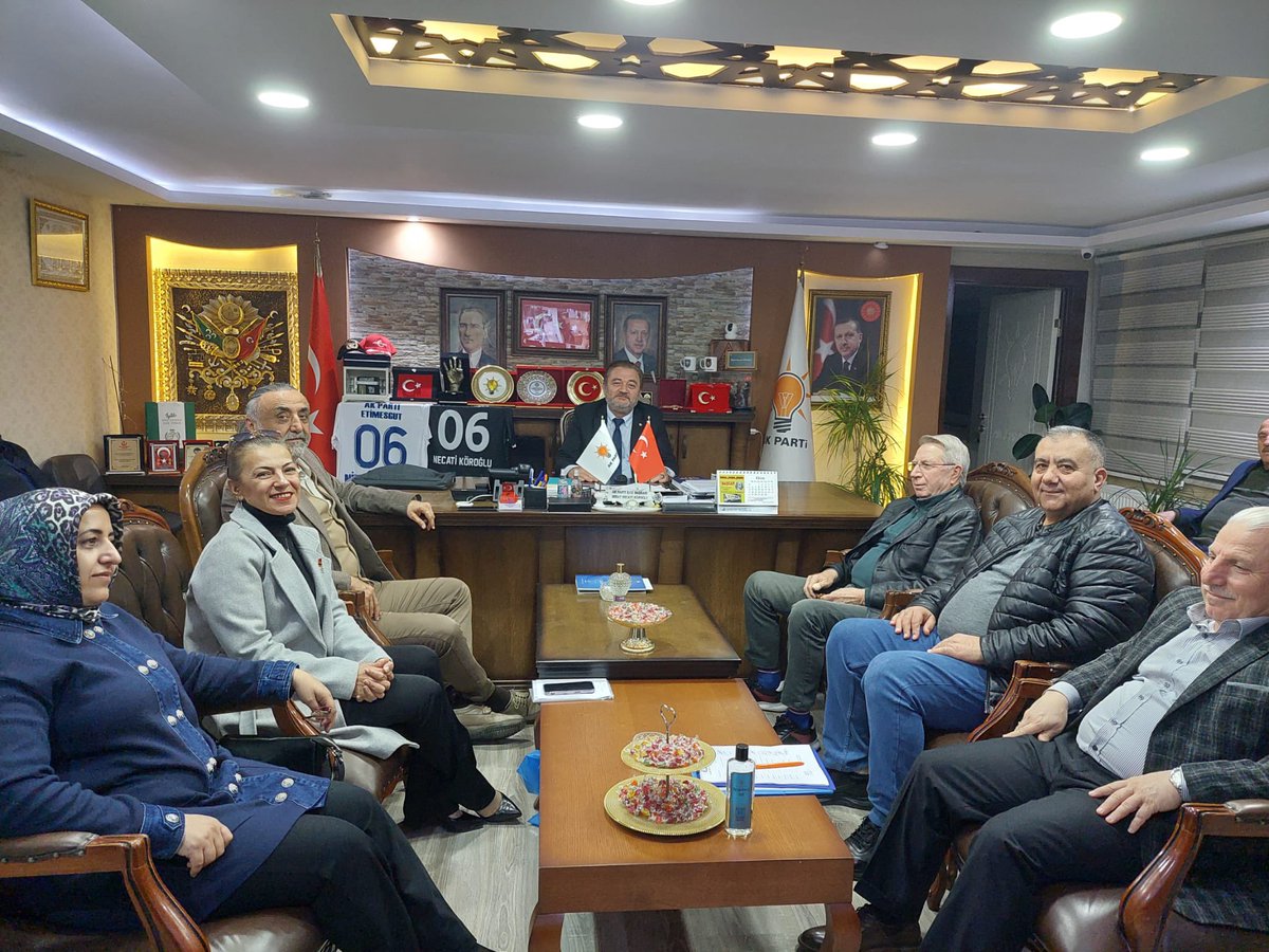 aketimesgut06's tweet photo. Haftalık olağan Yürütme Kurulu Toplantımızı İlçe Başkanımız
Sn. @NihatN_Koroglu başkanlığında ve Yürütme Kurulu Üyelerimizin katılımlarıyla gerçekleştirdik.

Hayırlara vesile olsun. 

“Sevdamız Ankara”
@AkpartiAnkara 
@hakanhanozcan    
@erhansarigol 
@AkpartiAnkara 
#Etimesgut https://t.co/cAMjWyoUK6