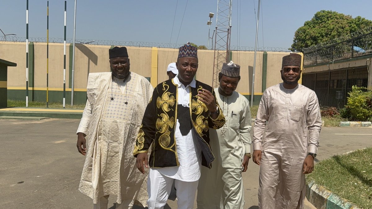 Sowore ya ziyarci Sheikh Abduljabbar a gidan yarin Kuje

Ƙarin bayani - trib.al/XANsDaL