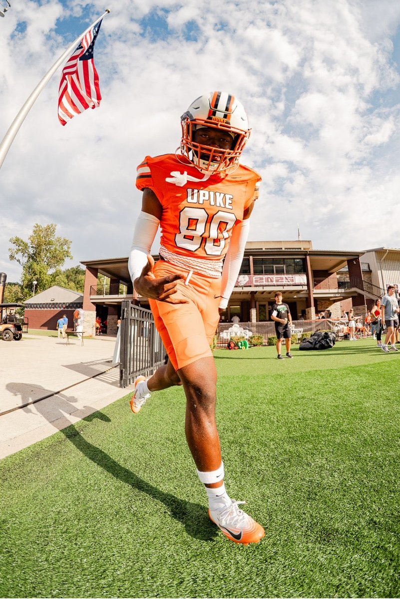 After a great conversation with <a href="/FBCoachDavis_/">Gray Davis</a> I’m blessed to receive an offer from <a href="/UPIKEFOOTBALL/">UPIKE FOOTBALL</a> <a href="/DWATT32_/">Daryl Watt</a> <a href="/CiscoCollegeFB/">Cisco College Football</a>