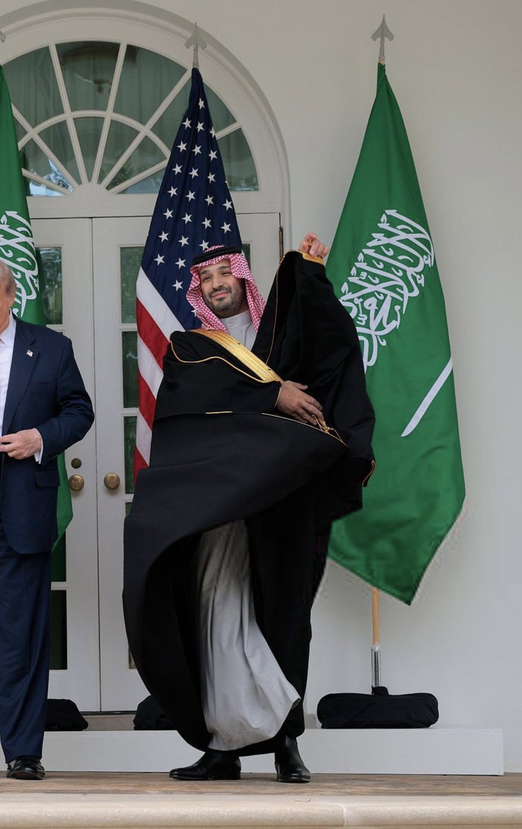 بـ اطراف بشته .. ثبّت الشرق كله💚
#MBSINUS
#محمد_بن_سلمان_في_واشنطن