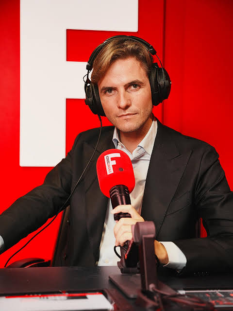 La maison d'édition de Frontières a perdu plus de 300 000€ l'année dernière.
La question n'est pas Leroy Merlin.
La question c'est que ce torchon ne se vend pas et qu'il faut trouver un bouc émissaire.