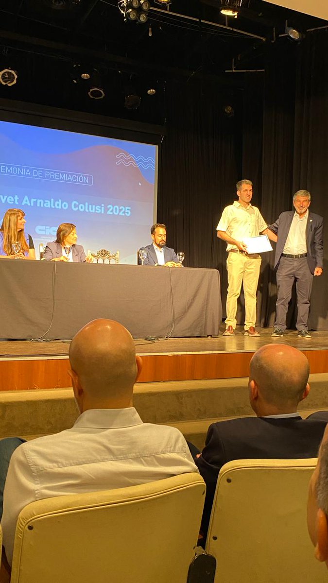 Entrega del Premio BioVet "Arnaldo Colusi" 2025 otorgado por la <a href="/CICPBA/">Comisión de Investigaciones Científicas</a> y Bedson S.A. al trabajo de investigación de una colaboración de varios años entre <a href="/INTABalcarce/">INTABalcarce</a> <a href="/CONICETDialoga/">CONICET Dialoga</a> <a href="/IntechChascomus/">INTECH Chascomús</a> y <a href="/fcabalcarce/">FCABalcarce - UNMDP</a>  para desarrollo de vacunas contra Toxoplasmosis.