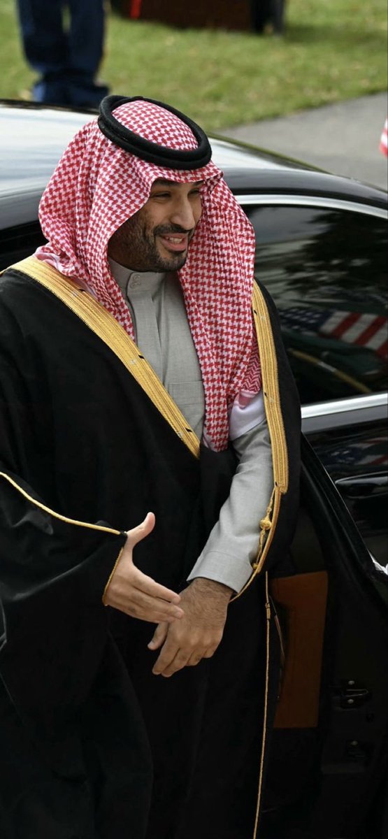 وكلُّ سعوديٍّ يُباهي بهمةٍ
 أحلْتَ بها ليلَ البلادِ نهارا

#محمد_بن_سلمان_في_واشنطن