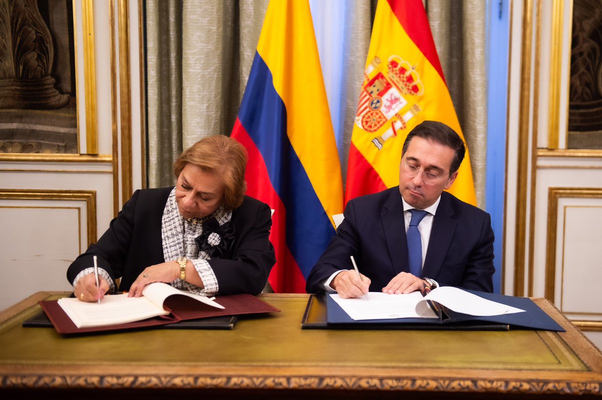 jmalbares's tweet image. España y Colombia, países hermanos, continuamos reforzando nuestras relaciones bilaterales y de cooperación en beneficio de nuestros ciudadanos.

Junto a mi homóloga @ryvillavicencio he firmado el acta de la Comisión de Alto Nivel y de la Comisión Mixta de Cooperación.