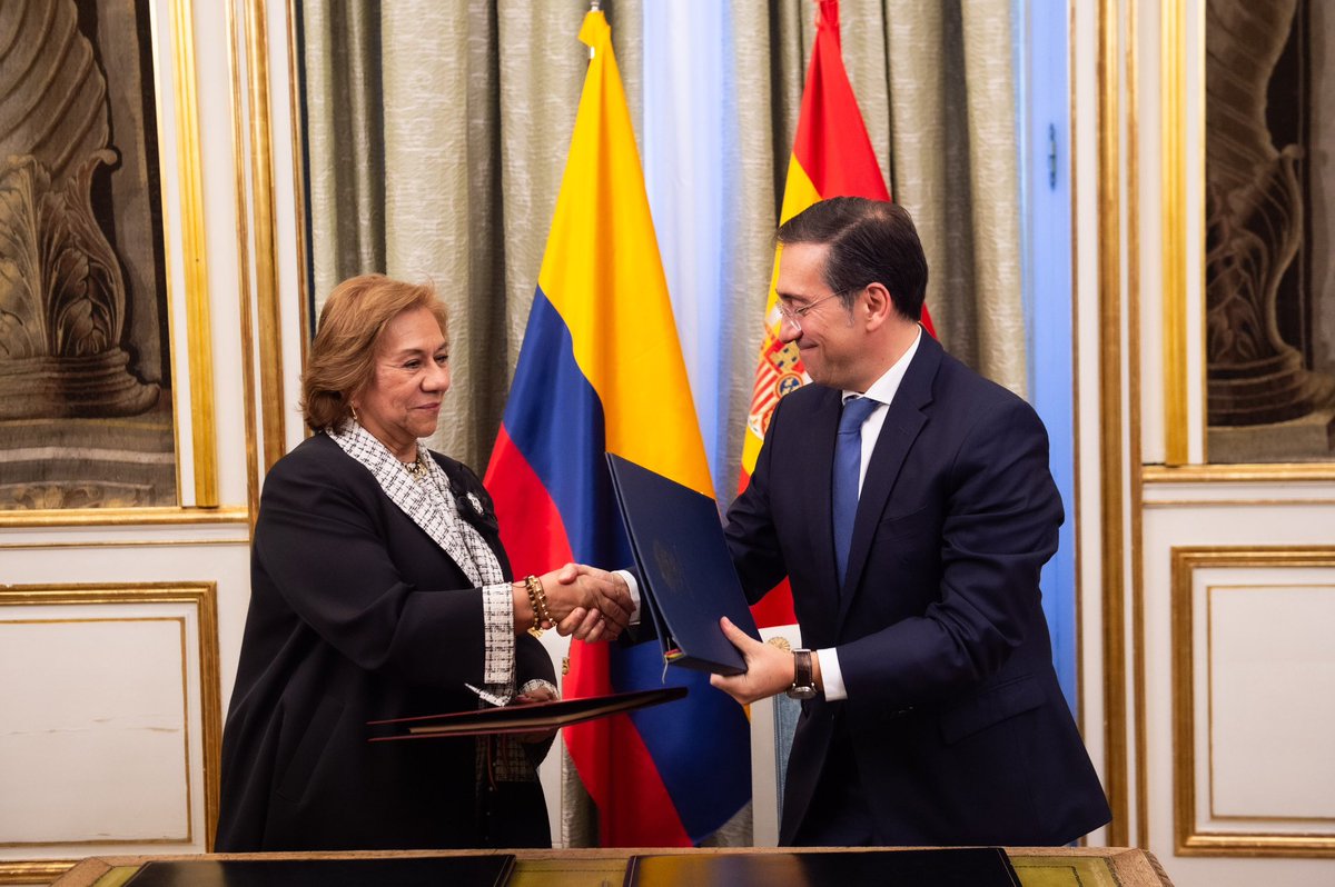 jmalbares's tweet image. España y Colombia, países hermanos, continuamos reforzando nuestras relaciones bilaterales y de cooperación en beneficio de nuestros ciudadanos.

Junto a mi homóloga @ryvillavicencio he firmado el acta de la Comisión de Alto Nivel y de la Comisión Mixta de Cooperación.