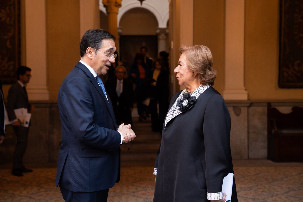 jmalbares's tweet image. España y Colombia, países hermanos, continuamos reforzando nuestras relaciones bilaterales y de cooperación en beneficio de nuestros ciudadanos.

Junto a mi homóloga @ryvillavicencio he firmado el acta de la Comisión de Alto Nivel y de la Comisión Mixta de Cooperación.