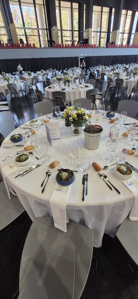 Nos élèves de terminale STHR en prestation au congrès <a href="/UMIH_France/">UMIH</a>  👏👏
Belle expérience et plongeon dans le grand bain de la profession !