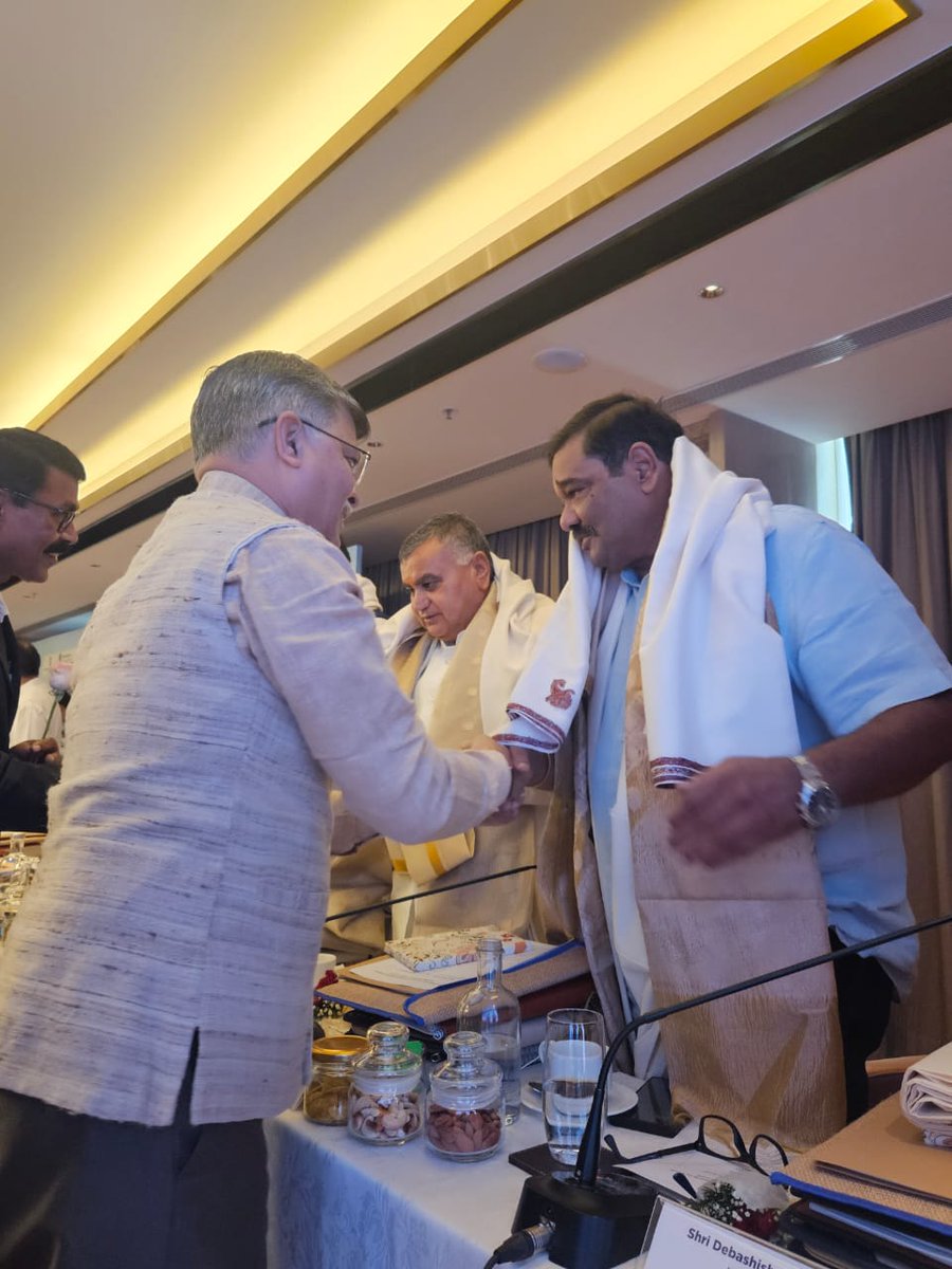 debashish_mla's tweet image. Honoured to attend the Study Tour of the Parliamentary Standing Committee on Housing &amp;amp; Urban Affairs (2025-26) in Kochi. Grateful for the insightful discussions on urban development!  Let&apos;s keep pushing for progress! 
#ParliamentaryStandingCommittee