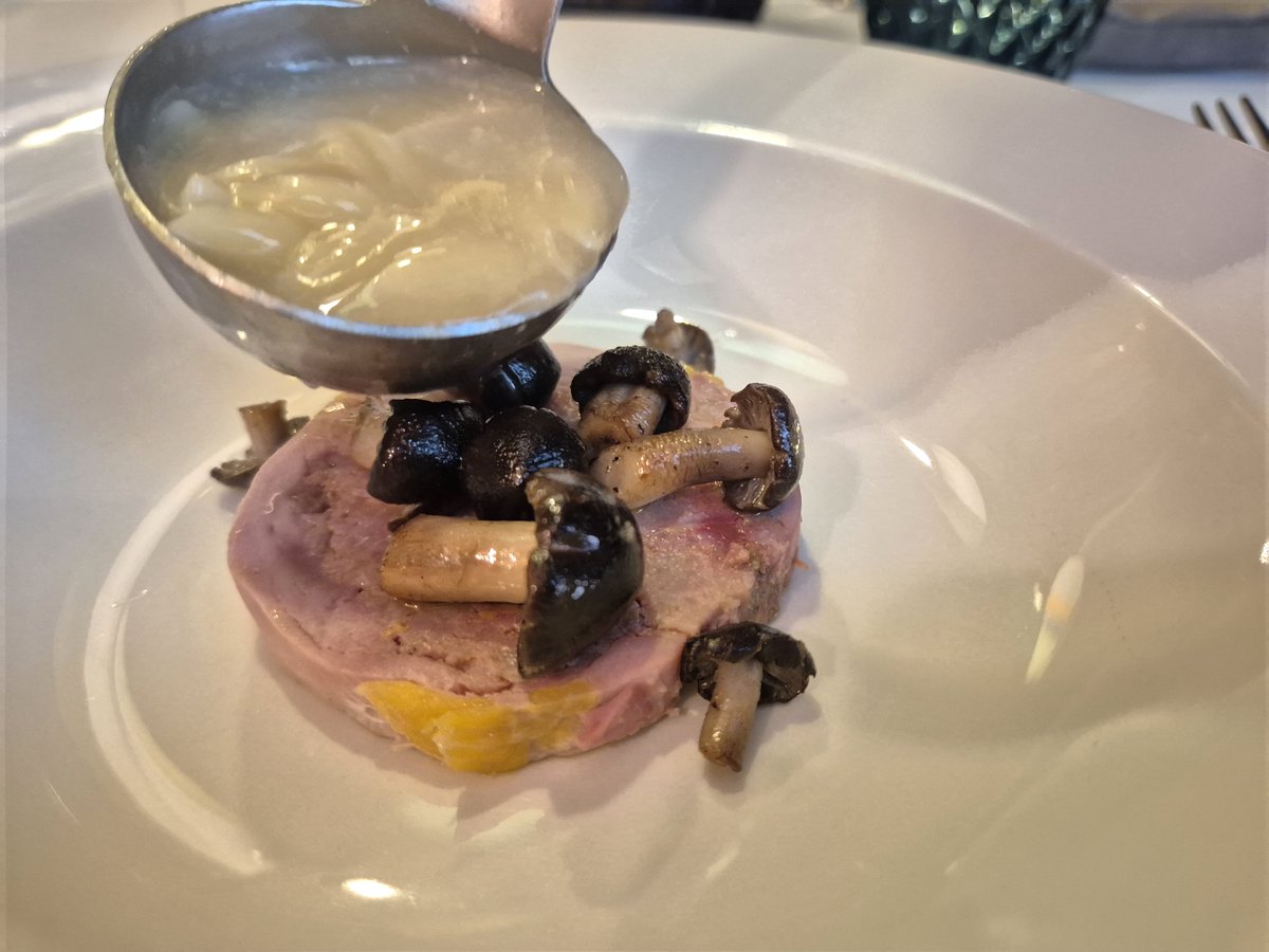 PhilippeRegol's tweet image. #NAIROD 
Cocina seria:productazo,técnica,sabor,con una propuesta neo clásica en un humilde rte del #eixample de #bcn 
En estos momentos, David Rustarazo,poco proclive a prodigarse por las redes,se expresa a la perfección con sus magníficos platos de caza. 
tinyurl.com/2atpab53