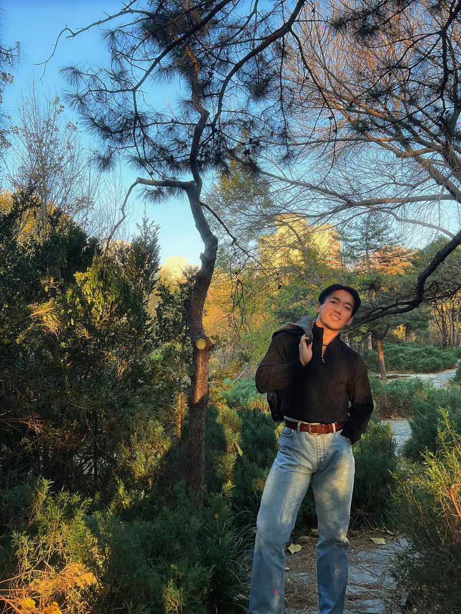 身材好会有人喜欢，长得好会有人喜欢，有钱会有人喜欢，但当你所有东西都有但又没有太多，而你又充满野心的时候，你会发现世界太孤独了