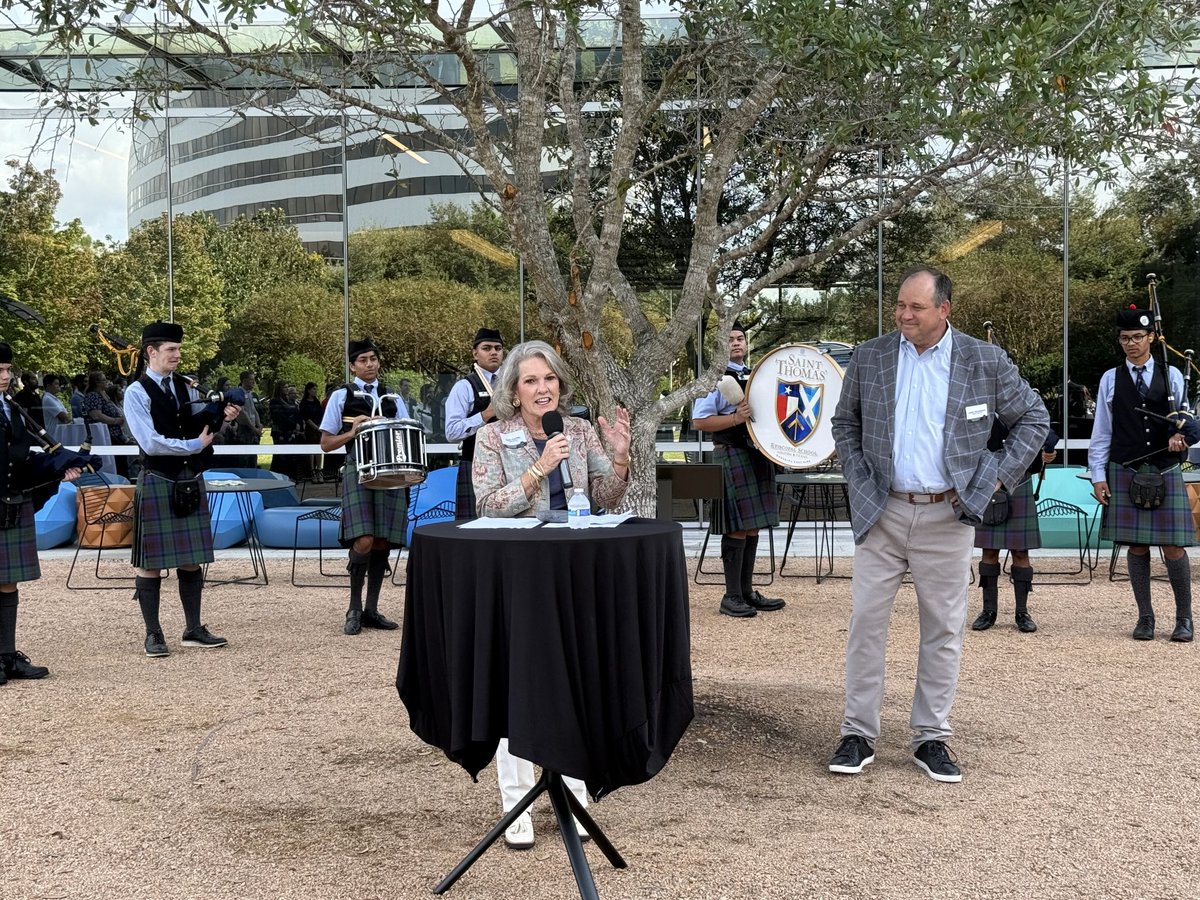 TwilaForHouston's tweet image. Today, I joined Apache Corporation and community partners to celebrate the 20th Anniversary of the Apache Tree Grant Program and the planting of their 5 millionth tree. I was honored to deliver remarks on behalf of Mayor John Whitmire and recognize the impact this program has…