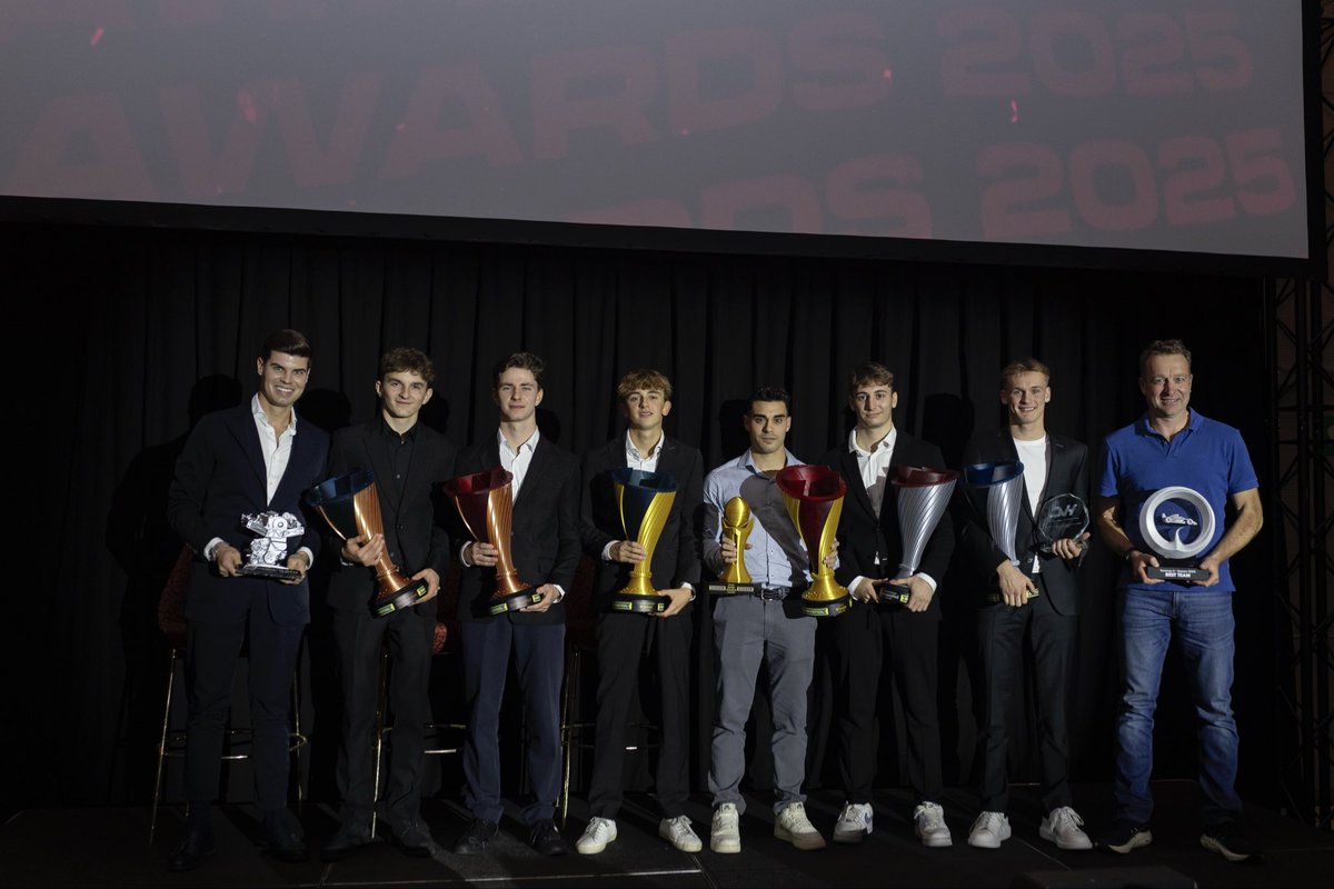 🏆 Odebrałem trofeum za trzecie miejsce i tytuł II wicemistrza Hiszpańskiej Formuły 4 podczas gali w Barcelonie 😁

🇬🇧 I received the trophy for third place and the title of second vice-champion in the F4 Spanish Championship at the gala in Barcelona 😁

<a href="/TeamORLEN/">ORLEN Team</a> <a href="/CamposRacing/">Campos Racing</a>