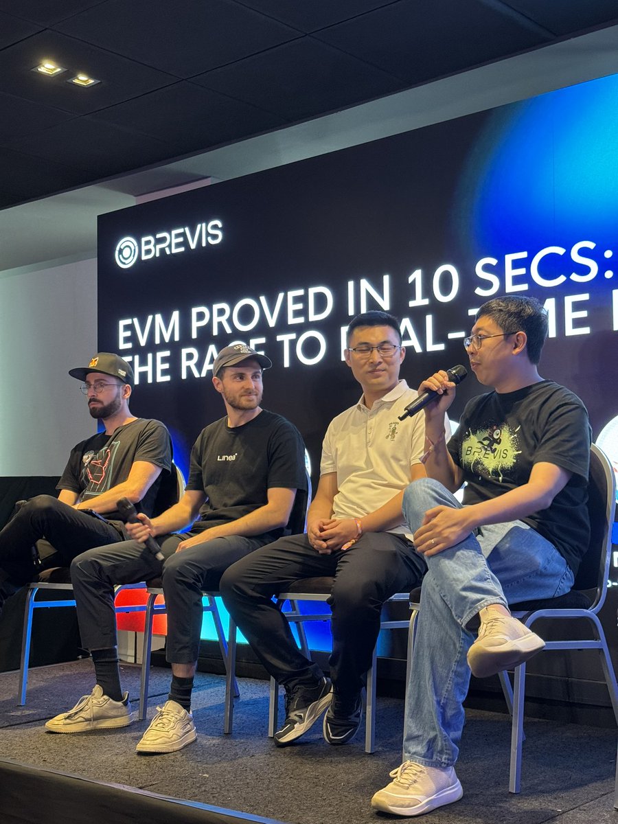 LeChiffreZK's tweet image. .@goinfrexeth &amp;amp; @francescoswiss on stage at ZKconnect