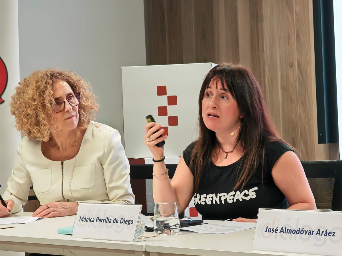 👉Empezamos con la intervención de <a href="/MonicaParrill/">Mónica Parrilla de Diego</a>, de <a href="/greenpeace_esp/">Greenpeace España</a> que nos habla de las claves de los grandes incendios forestales.
#FuegoResponsabilidad