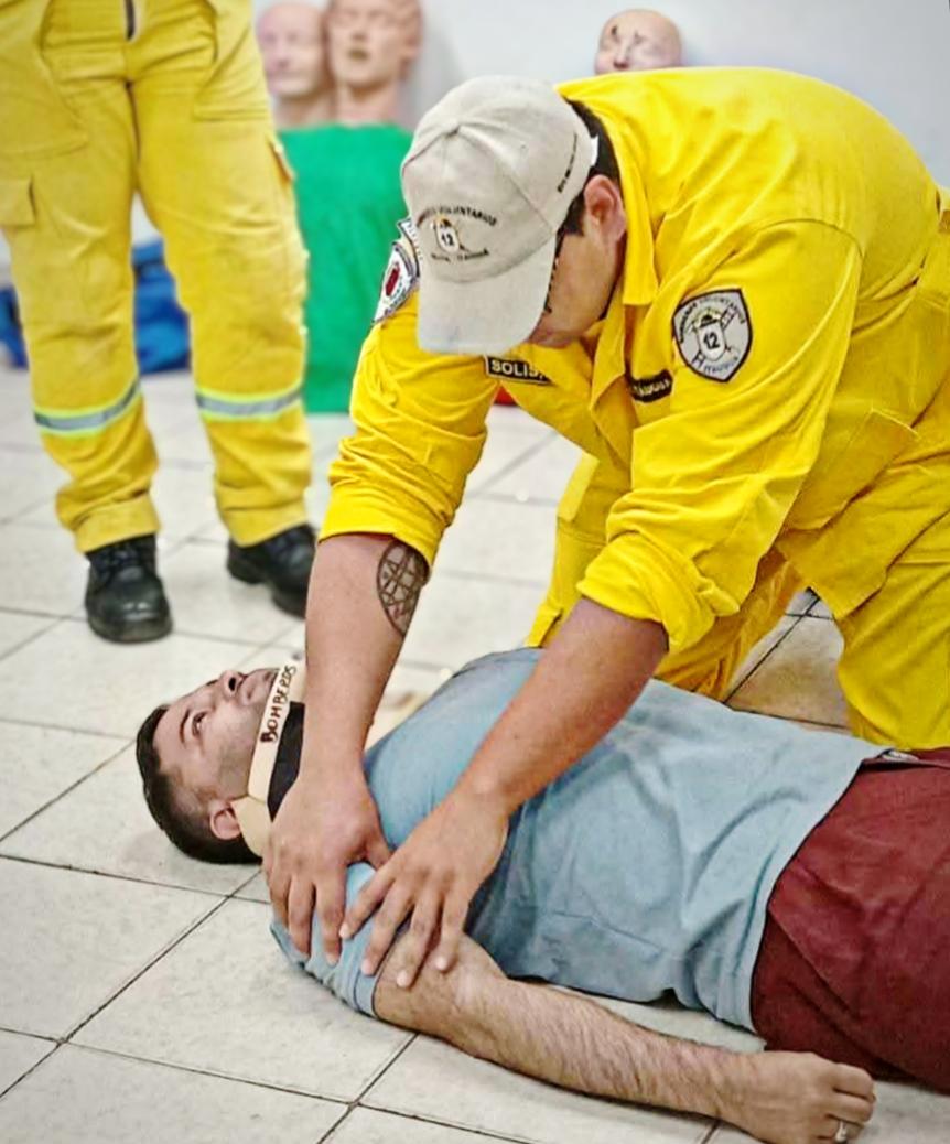 ➕ ⛑️🆘⚕️🧯 Participantes del curso de Auxiliar de Seguridad y Salud en el Trabajo del SNPP Itauguá, accedieron a una capacitación con el valioso apoyo de los Bomberos de la décimo segunda Compañía Itauguá k-12 CBVP, fortalecieron sus competencias en situaciones de emergencia
