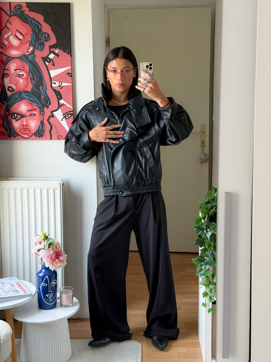 bradphothy's tweet image. mon miroir qui se rince l’oeil à chaque photos que je fais