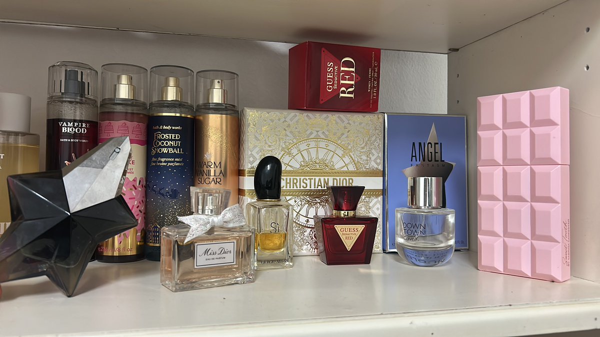 CotCotxx's tweet image. I wanna organise my collection in an aesthetically pleasing way but idk howw