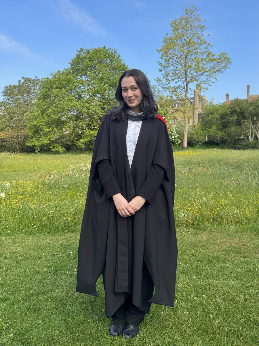 DrAllyLouks's tweet image. “Just look at the degree on that chick”