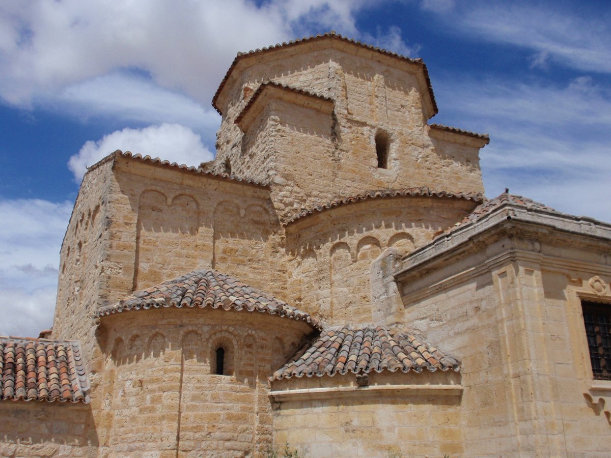 cylromanica's tweet image. Ermita de la Anunciada. Urueña #Valladolid  
Una delicia del románico castellano construida en estilo lombardo, mas propio de Aragón o Cataluña. 
Su origen se remonta a un cenobio mozárabe reconvertido a finales XI en este bello templo.