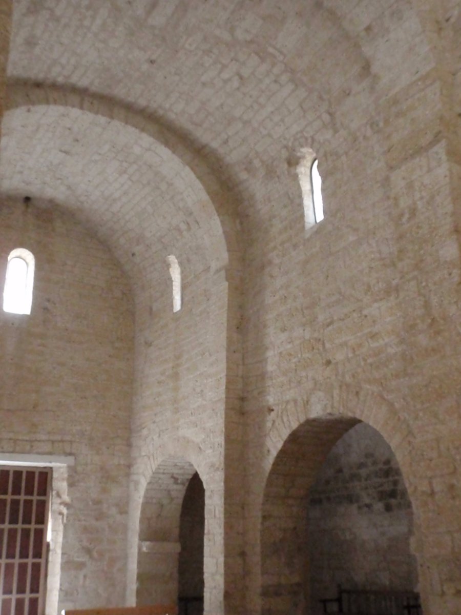 cylromanica's tweet image. Ermita de la Anunciada. Urueña #Valladolid  
Una delicia del románico castellano construida en estilo lombardo, mas propio de Aragón o Cataluña. 
Su origen se remonta a un cenobio mozárabe reconvertido a finales XI en este bello templo.